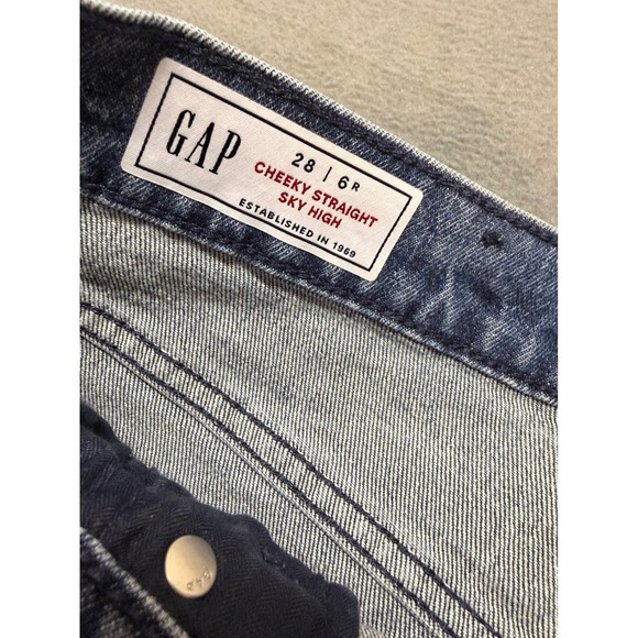 GAP Cheeky Straight Sky High Jeans Women's Size 28 Medium Wash Raw Hem - Picture 6 of 12